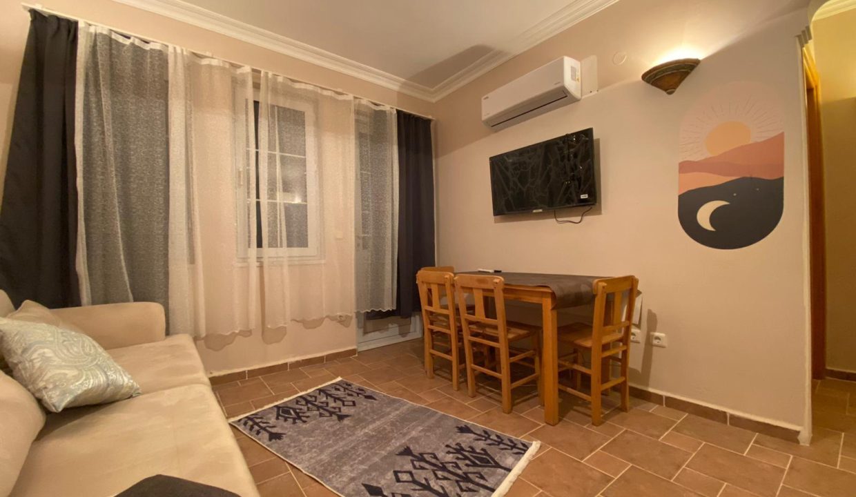 palm grove apartment.jpg14