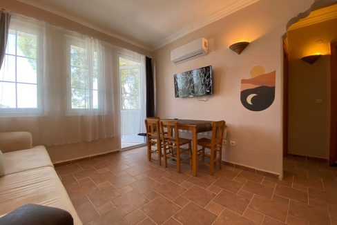 palm grove apartment.jpg2