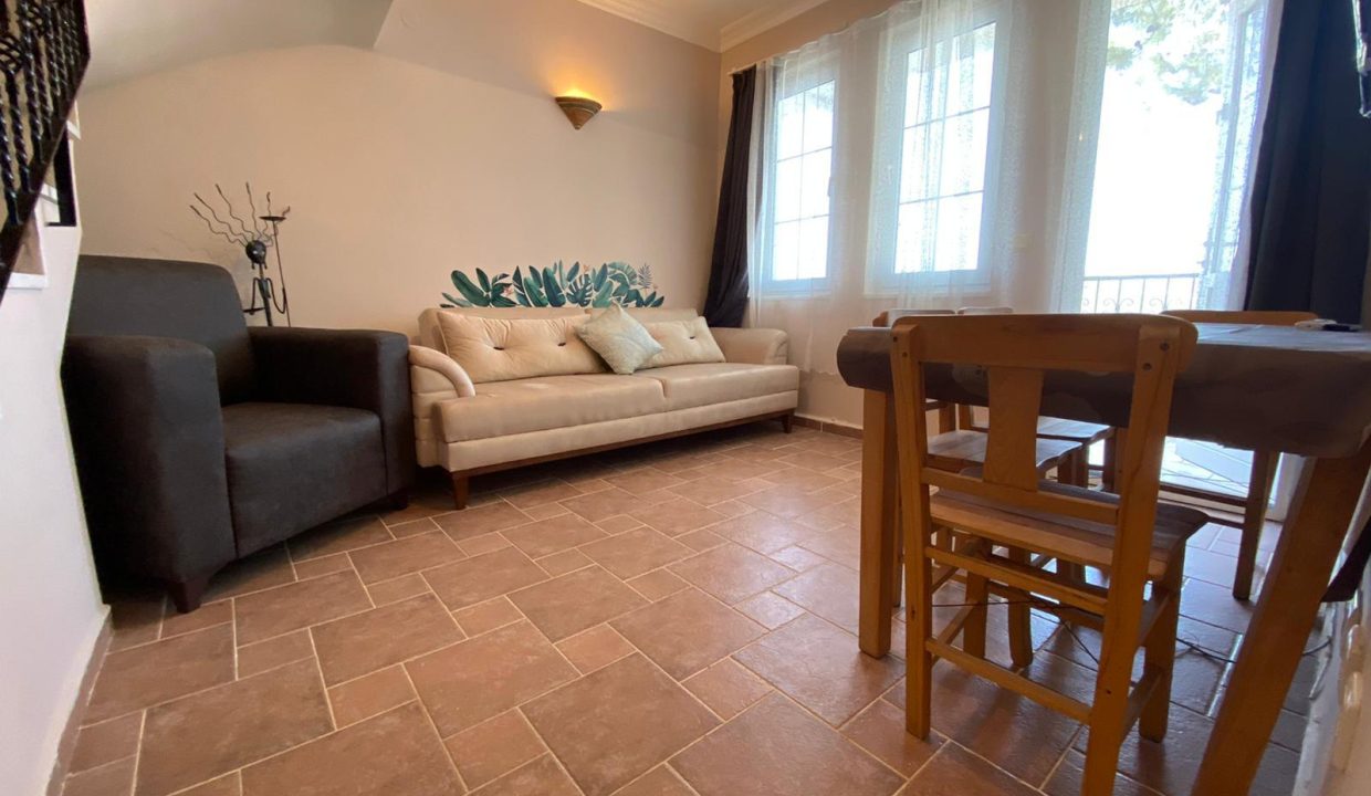 palm grove apartment.jpg3