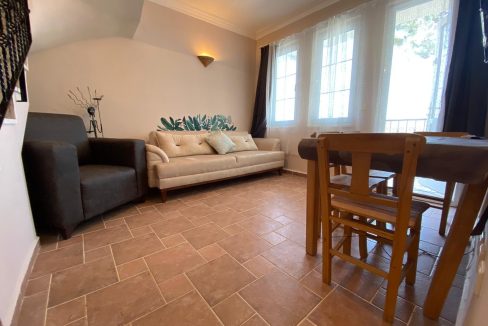 palm grove apartment.jpg3