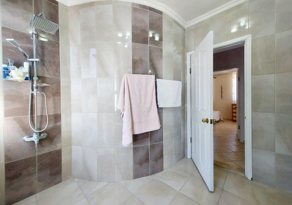 lesley villa new photos.jpeg24
