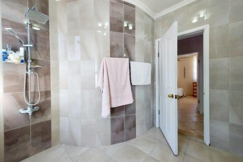 lesley villa new photos.jpeg24