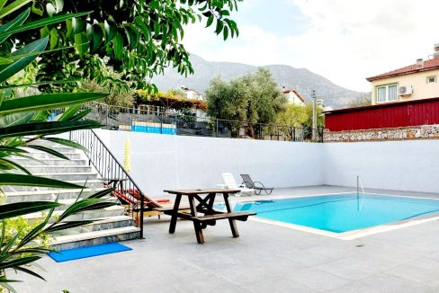 20.CommunalPool