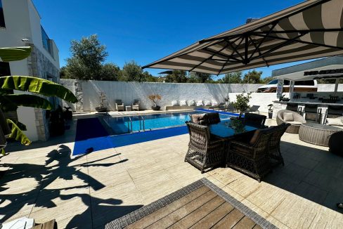 shaped villa 51
